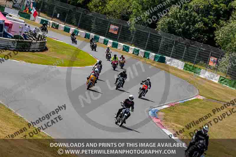 Vintage motorcycle club;eventdigitalimages;mallory park;mallory park trackday photographs;no limits trackdays;peter wileman photography;trackday digital images;trackday photos;vmcc festival 1000 bikes photographs